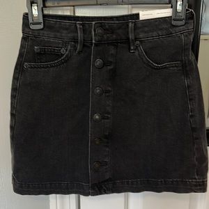 New with Tags, button up American Eagle skirt.